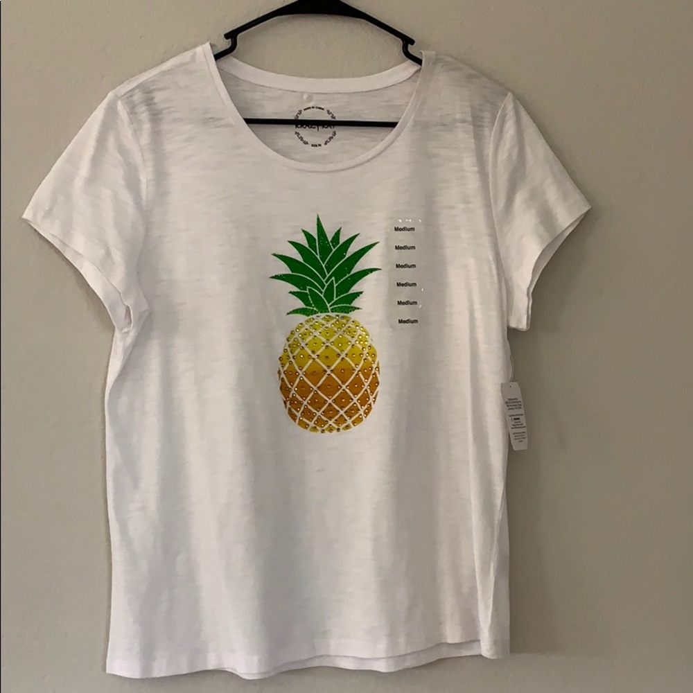White tee with a pineapple gem design